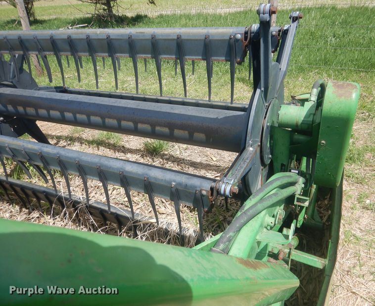 image for item DJ1319 1988 John Deere 920  flex head