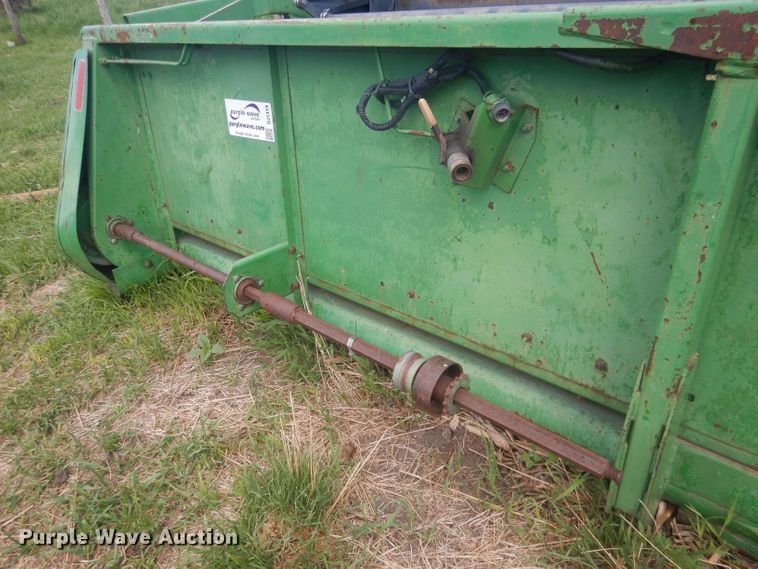 image for item DJ1319 1988 John Deere 920  flex head