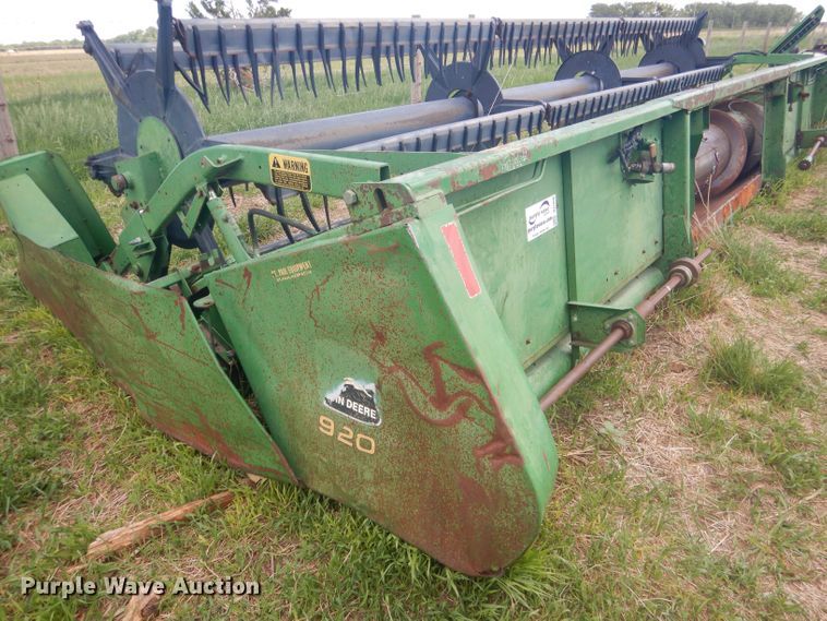 image for item DJ1319 1988 John Deere 920  flex head