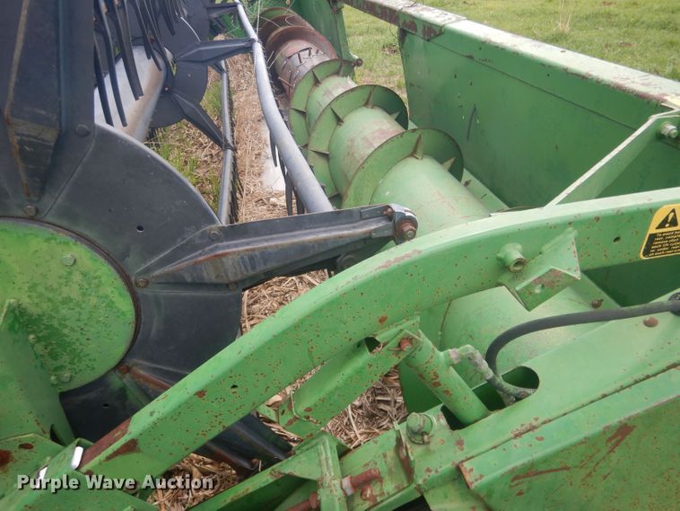 image for item DJ1319 1988 John Deere 920  flex head