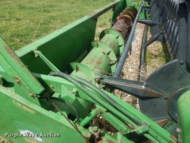 image for item DJ1319 1988 John Deere 920  flex head