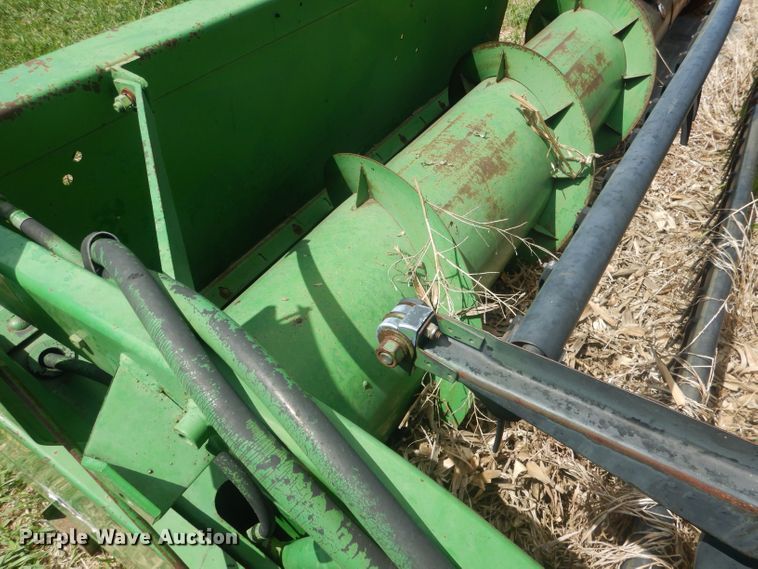 image for item DJ1319 1988 John Deere 920  flex head