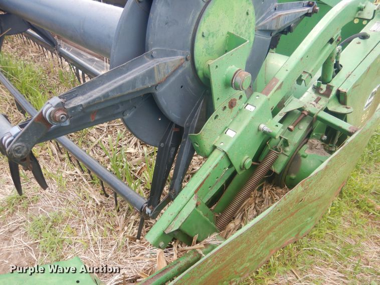 image for item DJ1319 1988 John Deere 920  flex head