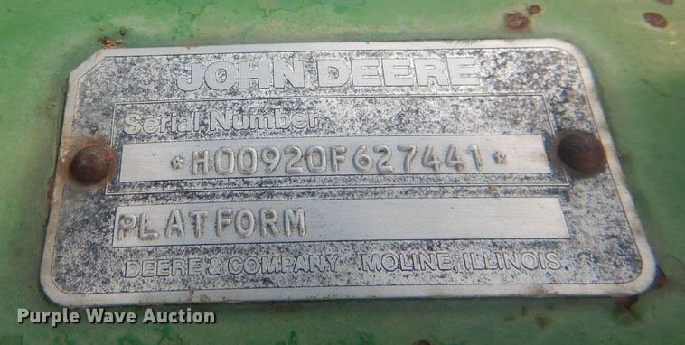 image for item DJ1319 1988 John Deere 920  flex head