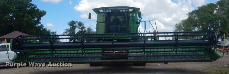 image for item DJ1320 2014 John Deere 630D  draper head