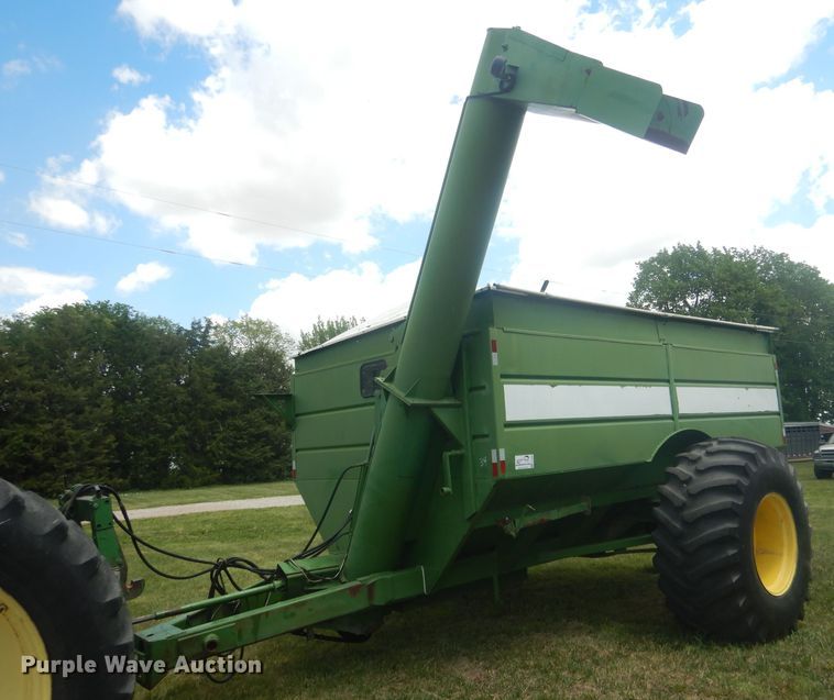 image for item DJ1323 Brent 800A  grain cart
