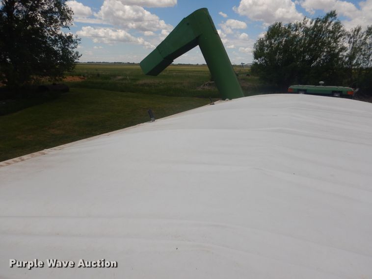 image for item DJ1323 Brent 800A  grain cart