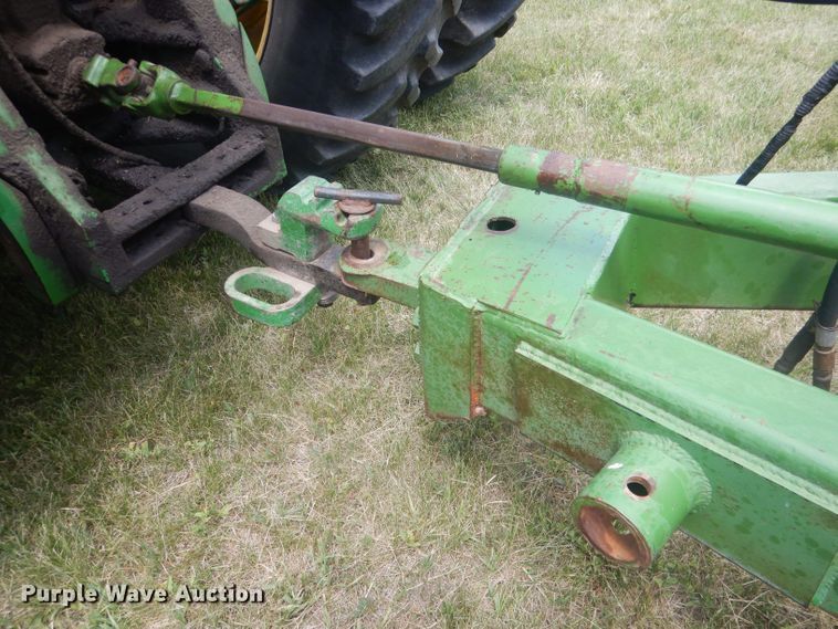 image for item DJ1323 Brent 800A  grain cart