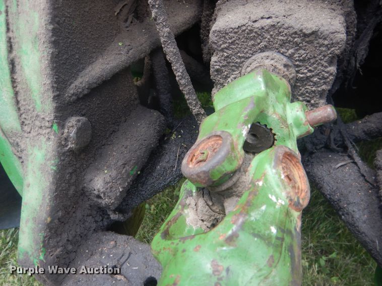 image for item DJ1323 Brent 800A  grain cart