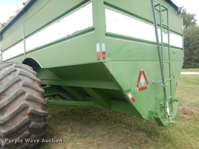 image for item DJ1323 Brent 800A  grain cart