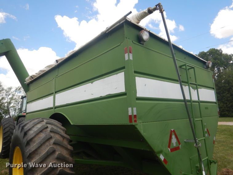 image for item DJ1323 Brent 800A  grain cart