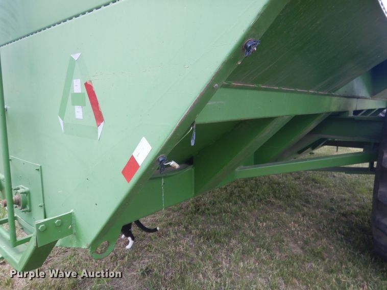 image for item DJ1323 Brent 800A  grain cart