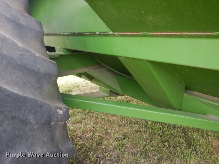 image for item DJ1323 Brent 800A  grain cart