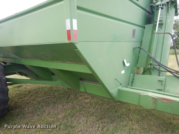image for item DJ1323 Brent 800A  grain cart