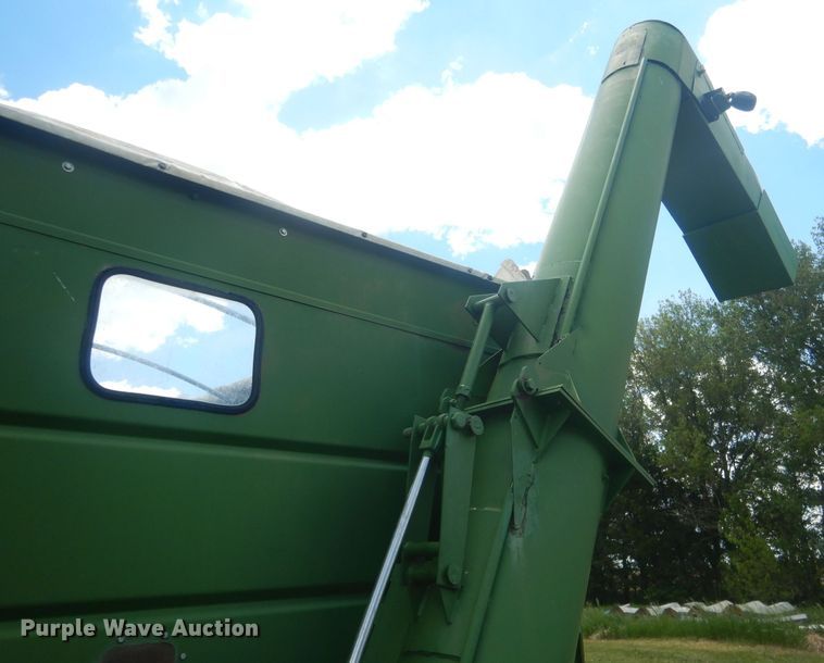 image for item DJ1323 Brent 800A  grain cart