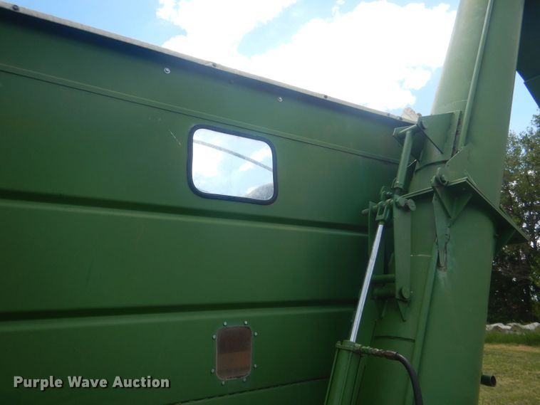 image for item DJ1323 Brent 800A  grain cart