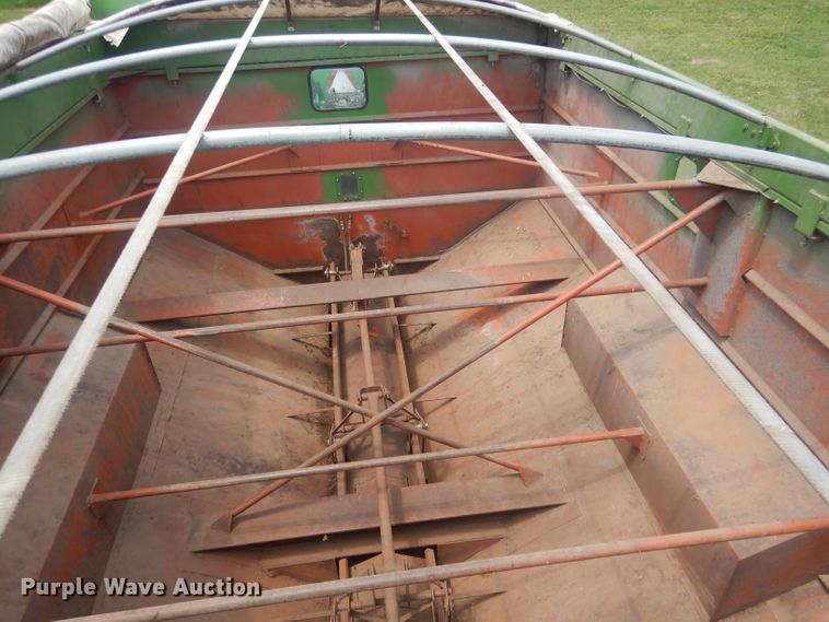 image for item DJ1323 Brent 800A  grain cart