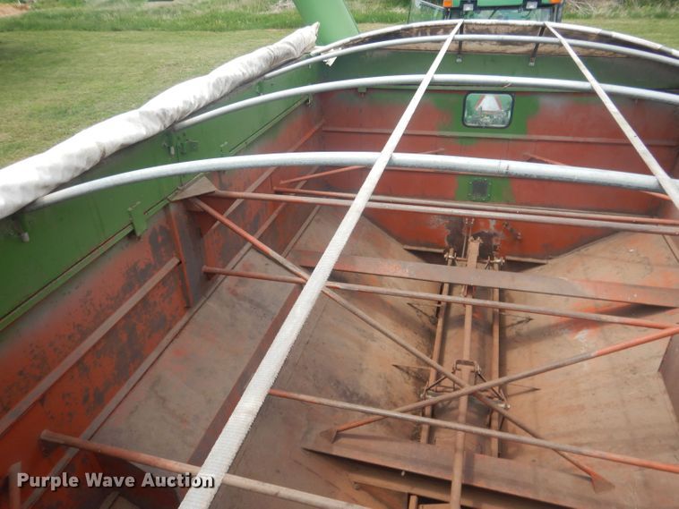 image for item DJ1323 Brent 800A  grain cart