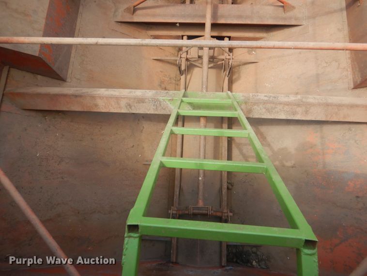 image for item DJ1323 Brent 800A  grain cart