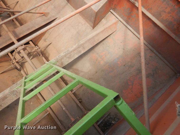 image for item DJ1323 Brent 800A  grain cart