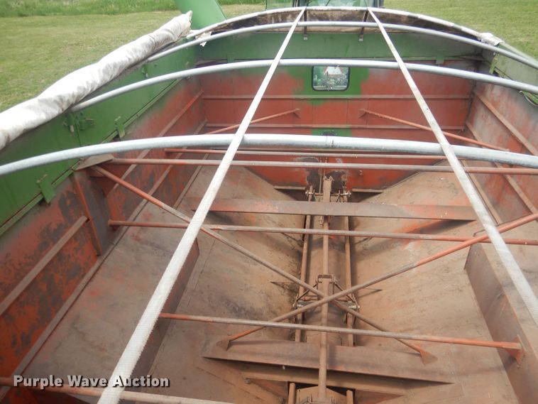 image for item DJ1323 Brent 800A  grain cart