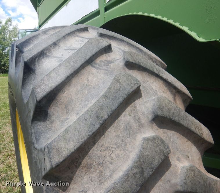 image for item DJ1323 Brent 800A  grain cart