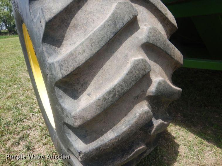 image for item DJ1323 Brent 800A  grain cart