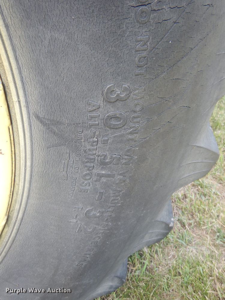 image for item DJ1323 Brent 800A  grain cart