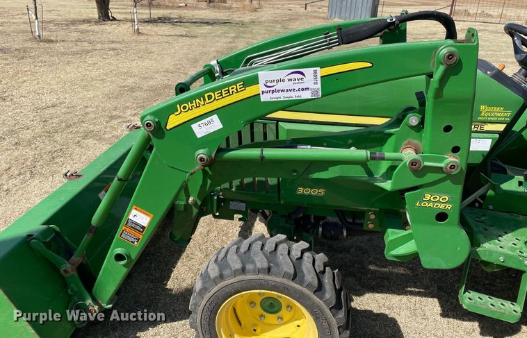 image for item DJ5098 2011 John Deere 3005  MFWD tractor