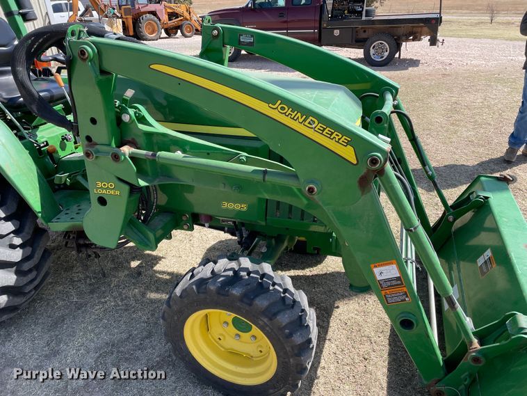 image for item DJ5098 2011 John Deere 3005  MFWD tractor