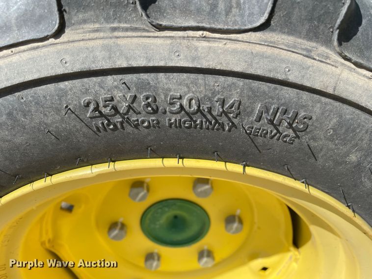 image for item DJ5098 2011 John Deere 3005  MFWD tractor