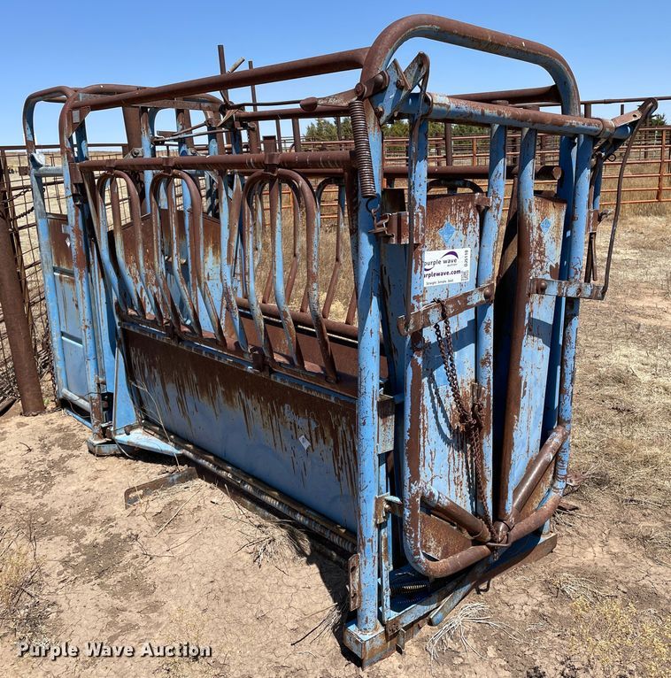 image for item DJ5110 Priefert 81  livestock squeeze chute