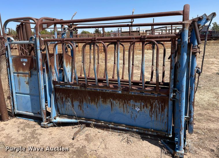 image for item DJ5110 Priefert 81  livestock squeeze chute