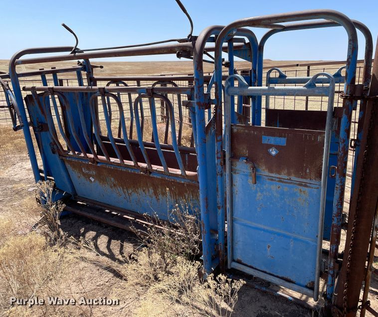 image for item DJ5110 Priefert 81  livestock squeeze chute