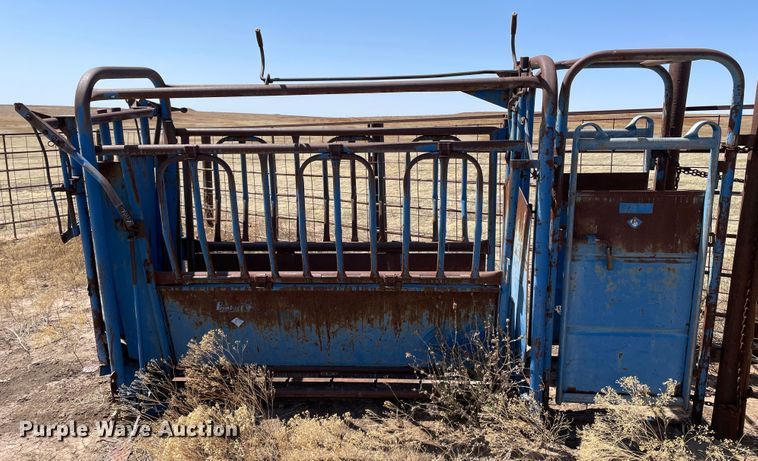 image for item DJ5110 Priefert 81  livestock squeeze chute