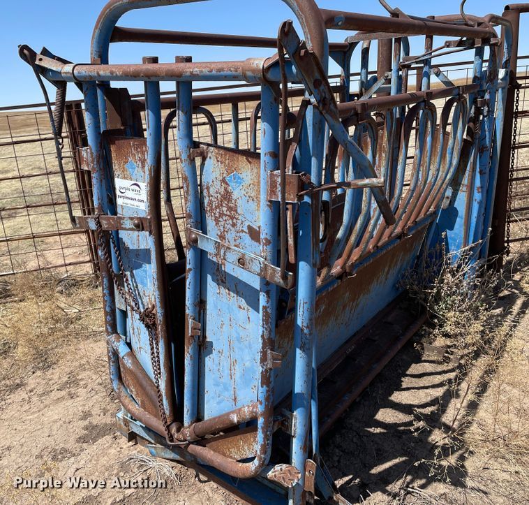 image for item DJ5110 Priefert 81  livestock squeeze chute
