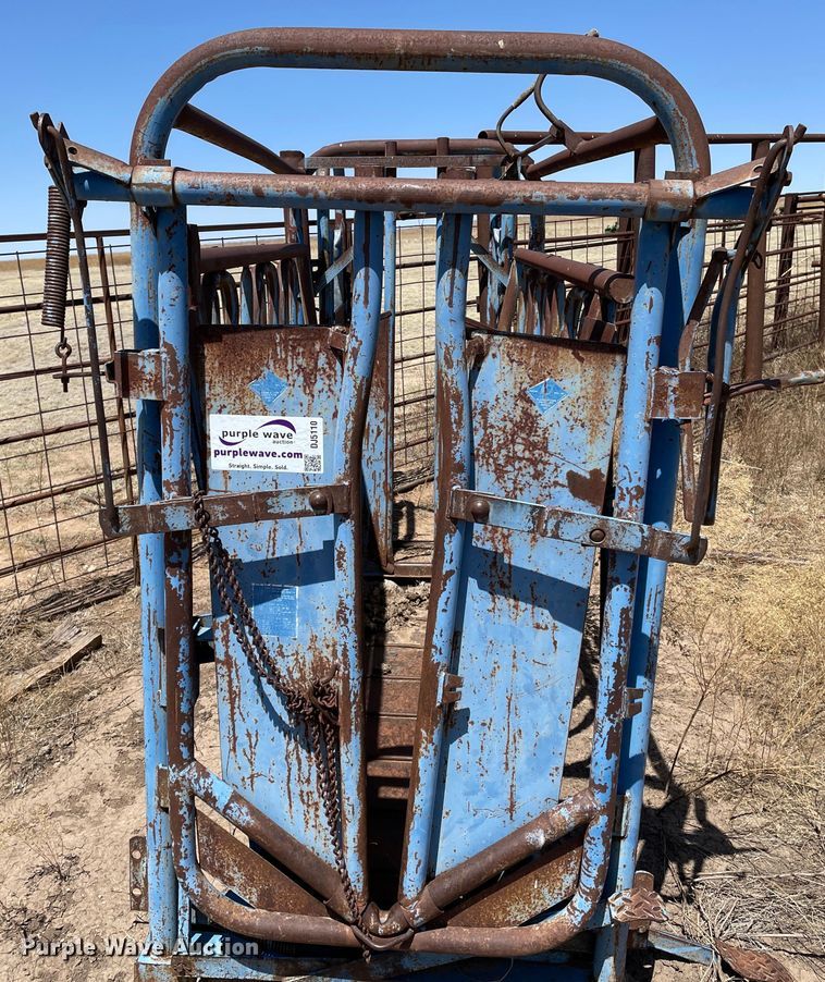 image for item DJ5110 Priefert 81  livestock squeeze chute