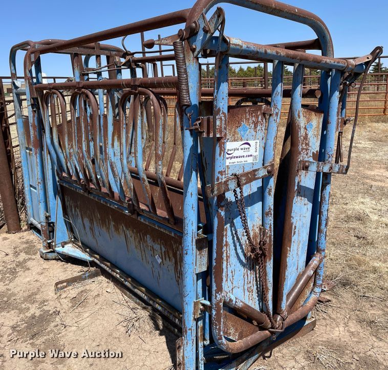 image for item DJ5110 Priefert 81  livestock squeeze chute