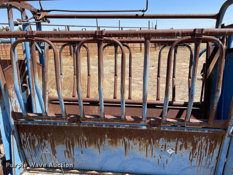 image for item DJ5110 Priefert 81  livestock squeeze chute