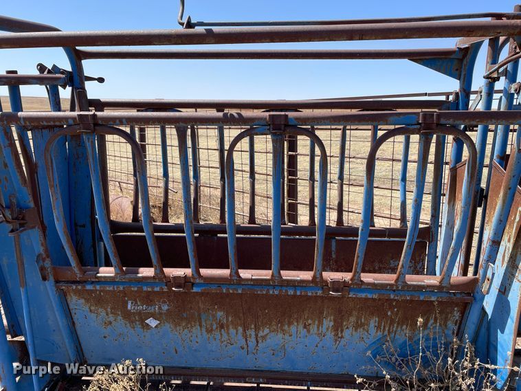image for item DJ5110 Priefert 81  livestock squeeze chute