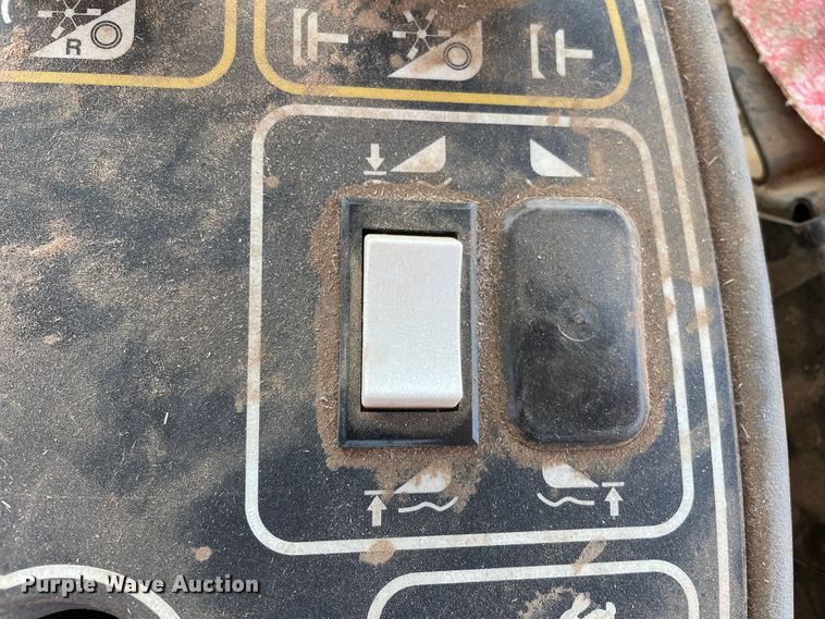 image for item DJ5162 2000 New Holland HW340  windrower