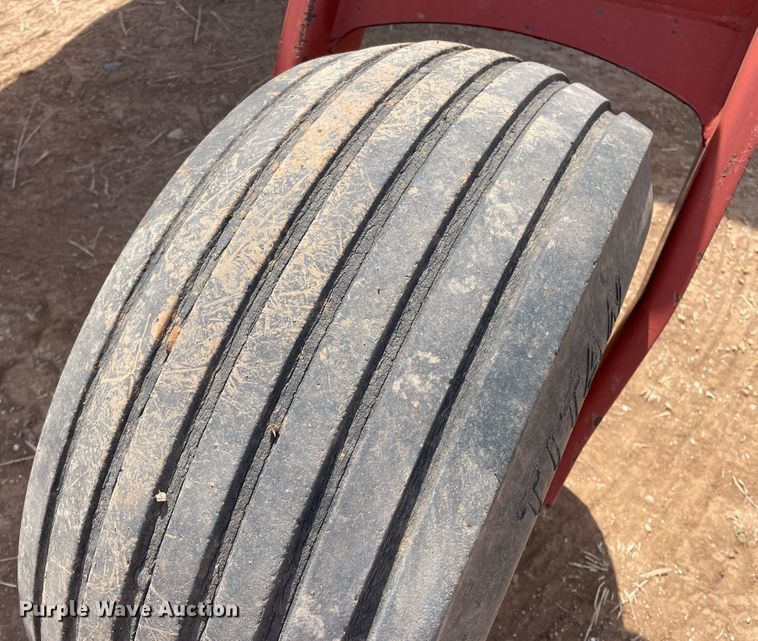 image for item DJ5162 2000 New Holland HW340  windrower