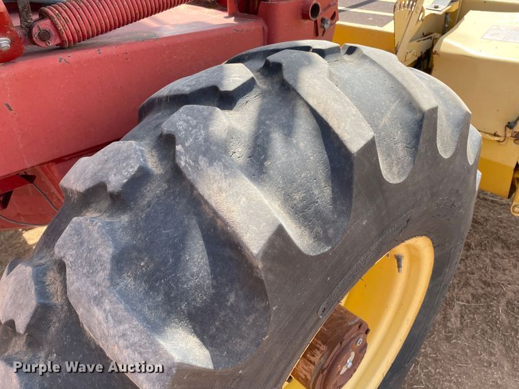 image for item DJ5162 2000 New Holland HW340  windrower