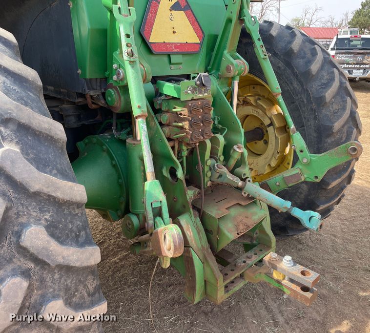 image for item DJ5168 1999 John Deere 8100  tractor