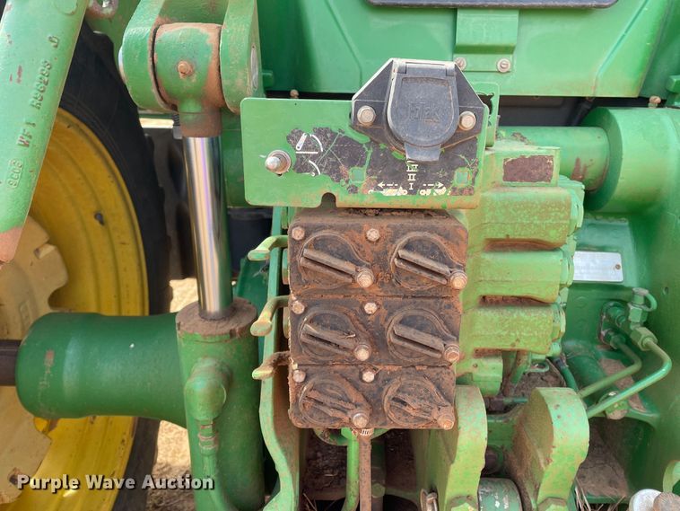 image for item DJ5168 1999 John Deere 8100  tractor