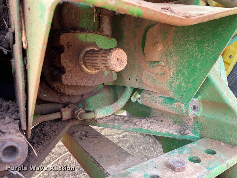 image for item DJ5168 1999 John Deere 8100  tractor