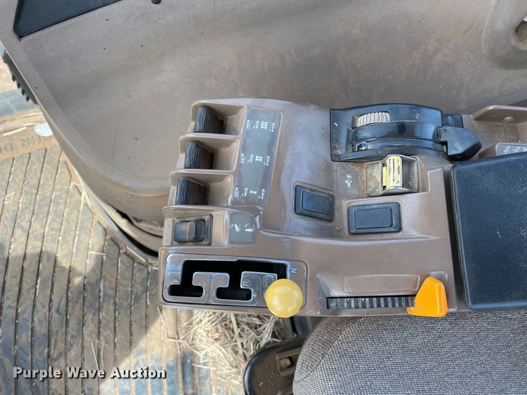 image for item DJ5168 1999 John Deere 8100  tractor