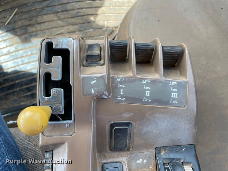 image for item DJ5168 1999 John Deere 8100  tractor