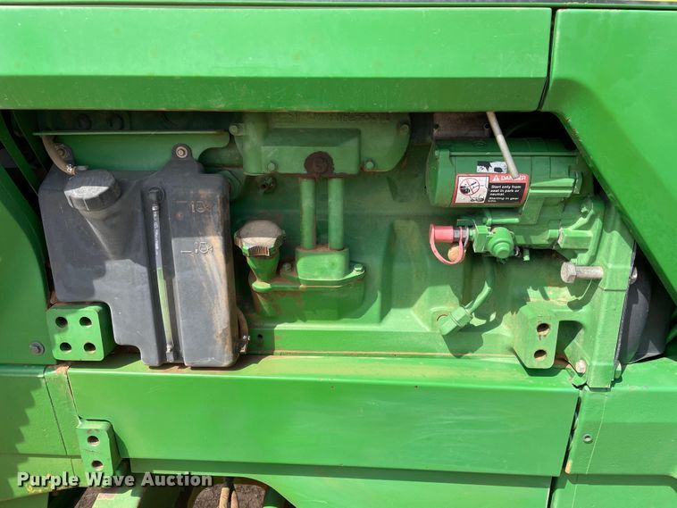 image for item DJ5168 1999 John Deere 8100  tractor