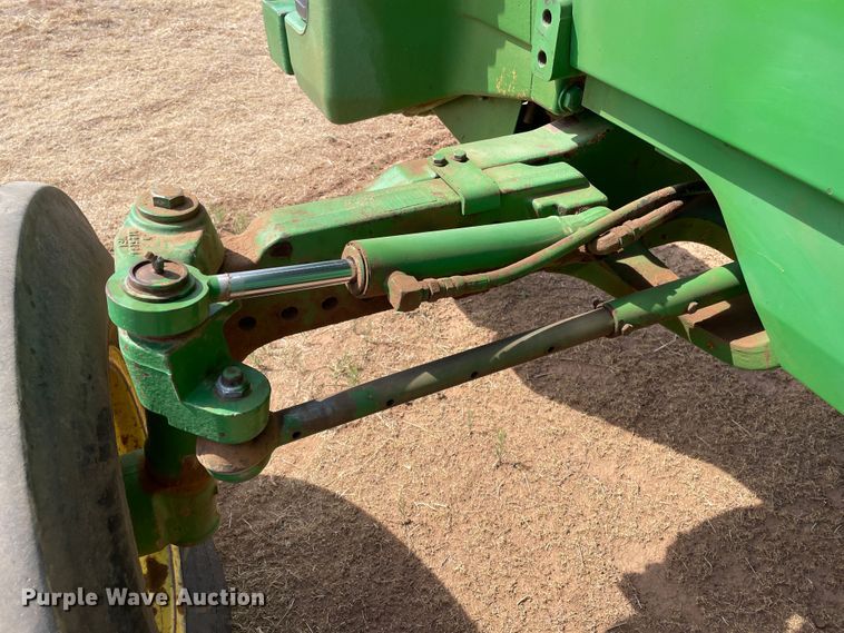 image for item DJ5168 1999 John Deere 8100  tractor